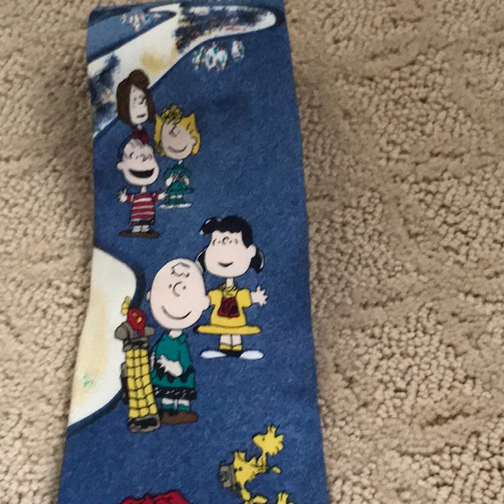 Peanuts tie - Picture 3 of 3